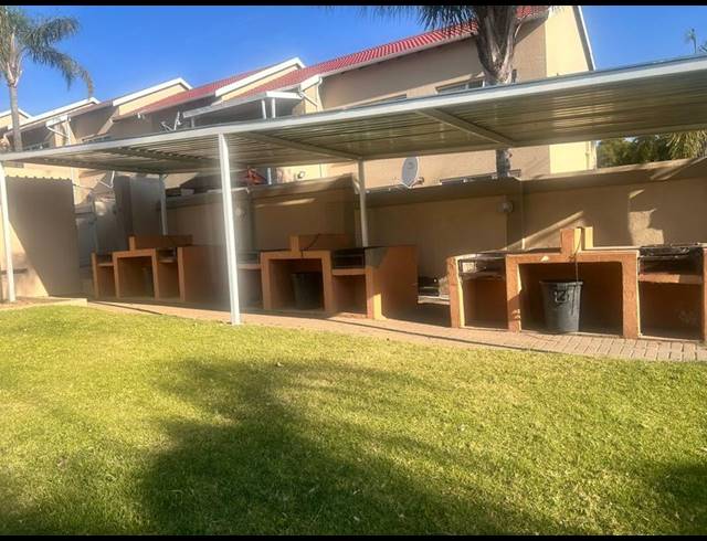 2 BEDROOM TOWNHOUSE FOR SALE IN VORNA VALLEY